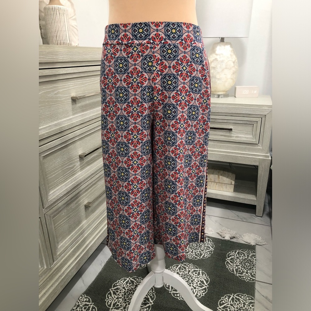 Max Studio Multicolor Patterned Capris - Picture 3 of 13